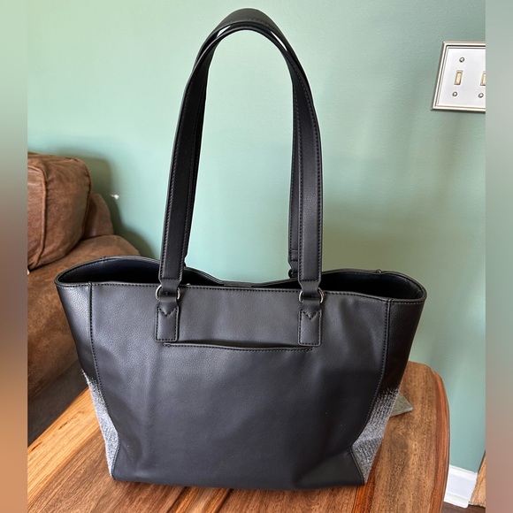 Simply Vera Lavey Raddix vegan Leather Black and Gray Women's Tote Bag NWT - Picture 5 of 16